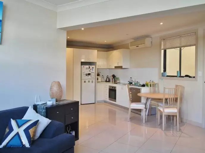 1/212 Bronte Road, Waverley Leased by Raine & Horne Randwick | Coogee | Clovelly - image 1