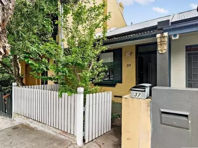 37 Malcolm Street, Erskineville Leased by Raine & Horne Randwick | Coogee | Clovelly - image 1