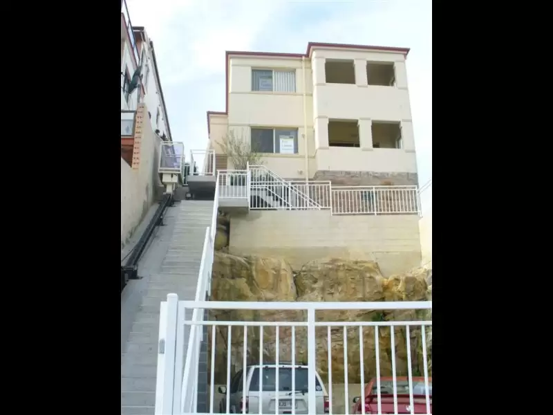 57 Nancy Street, Bondi Leased by Raine & Horne Randwick | Coogee | Clovelly - image 2