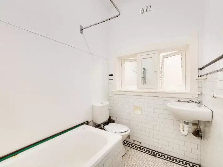 3/10 Ebley Street, Bondi Junction Leased by Raine & Horne Randwick | Coogee | Clovelly - image 5