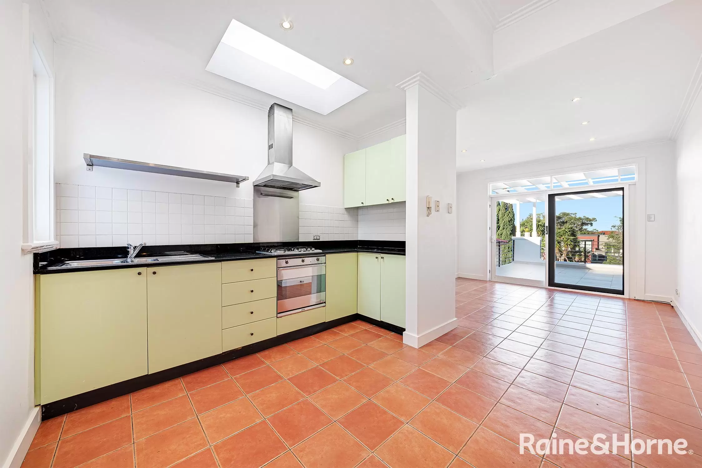 2/21 Jackaman Street, Bondi Leased by Raine & Horne Randwick | Coogee | Clovelly - image 3