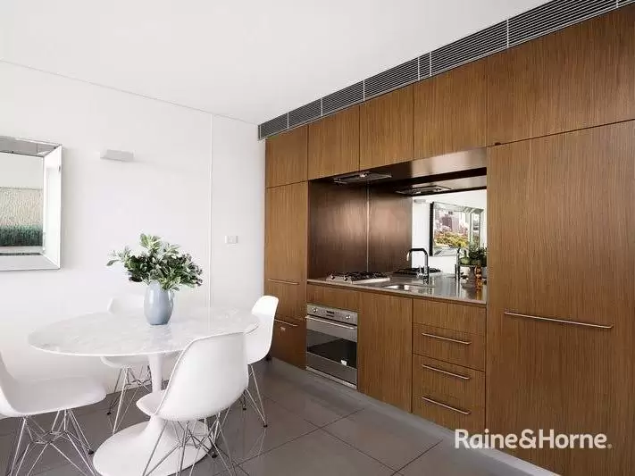 78/60-70 William Street, Woolloomooloo Leased by Raine & Horne Randwick | Coogee | Clovelly - image 2