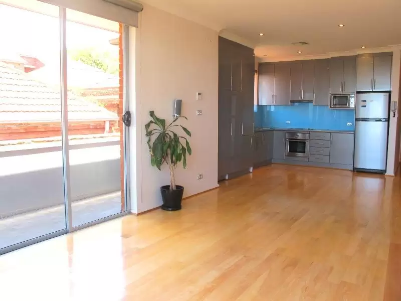 8/23 Wellington Street, Bondi Leased by Raine & Horne Randwick | Coogee | Clovelly - image 3