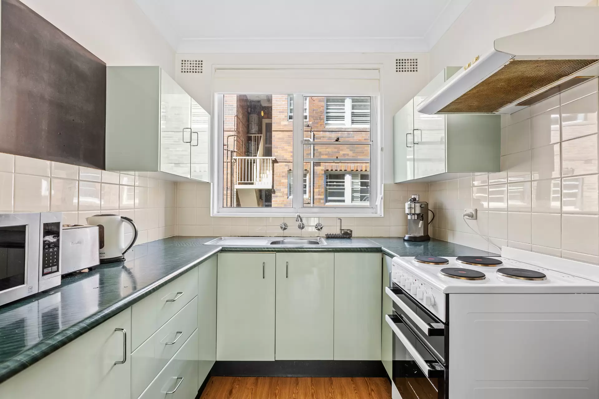 2/31 Byron Street, Coogee Leased by Raine & Horne Randwick | Coogee | Clovelly - image 1