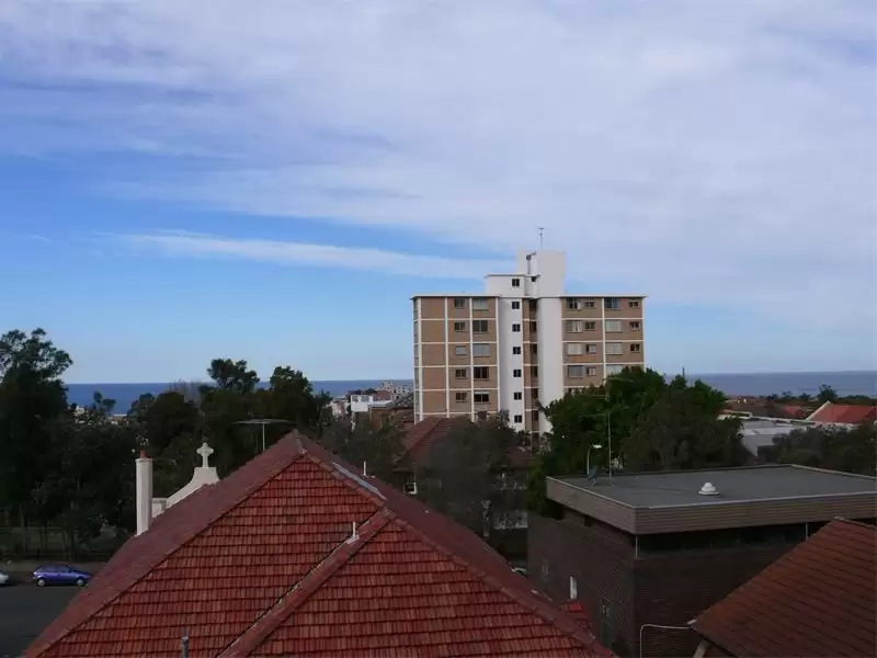 212 Bondi Road, Bondi Leased by Raine & Horne Randwick | Coogee | Clovelly - image 4
