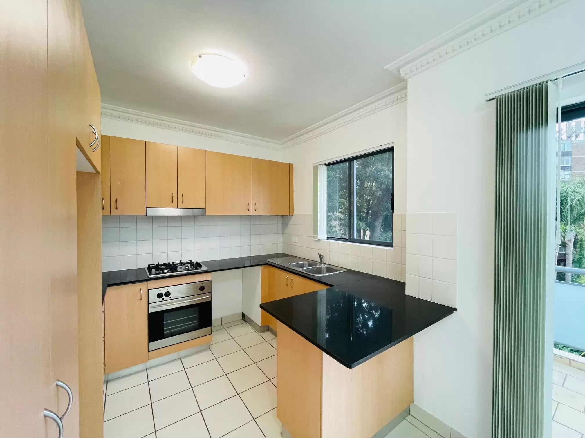 24/6A Cowper Street, Randwick Leased by Raine & Horne Randwick | Coogee | Clovelly - image 1