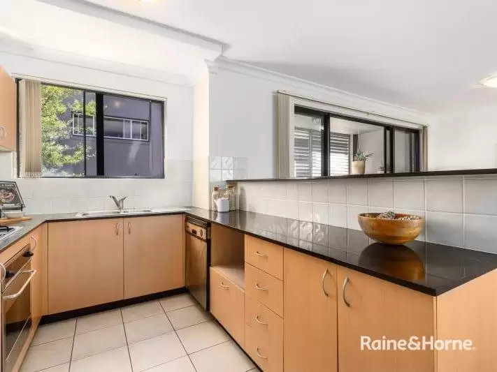 6/32 Beach Road, Bondi Leased by Raine & Horne Randwick | Coogee | Clovelly - image 2
