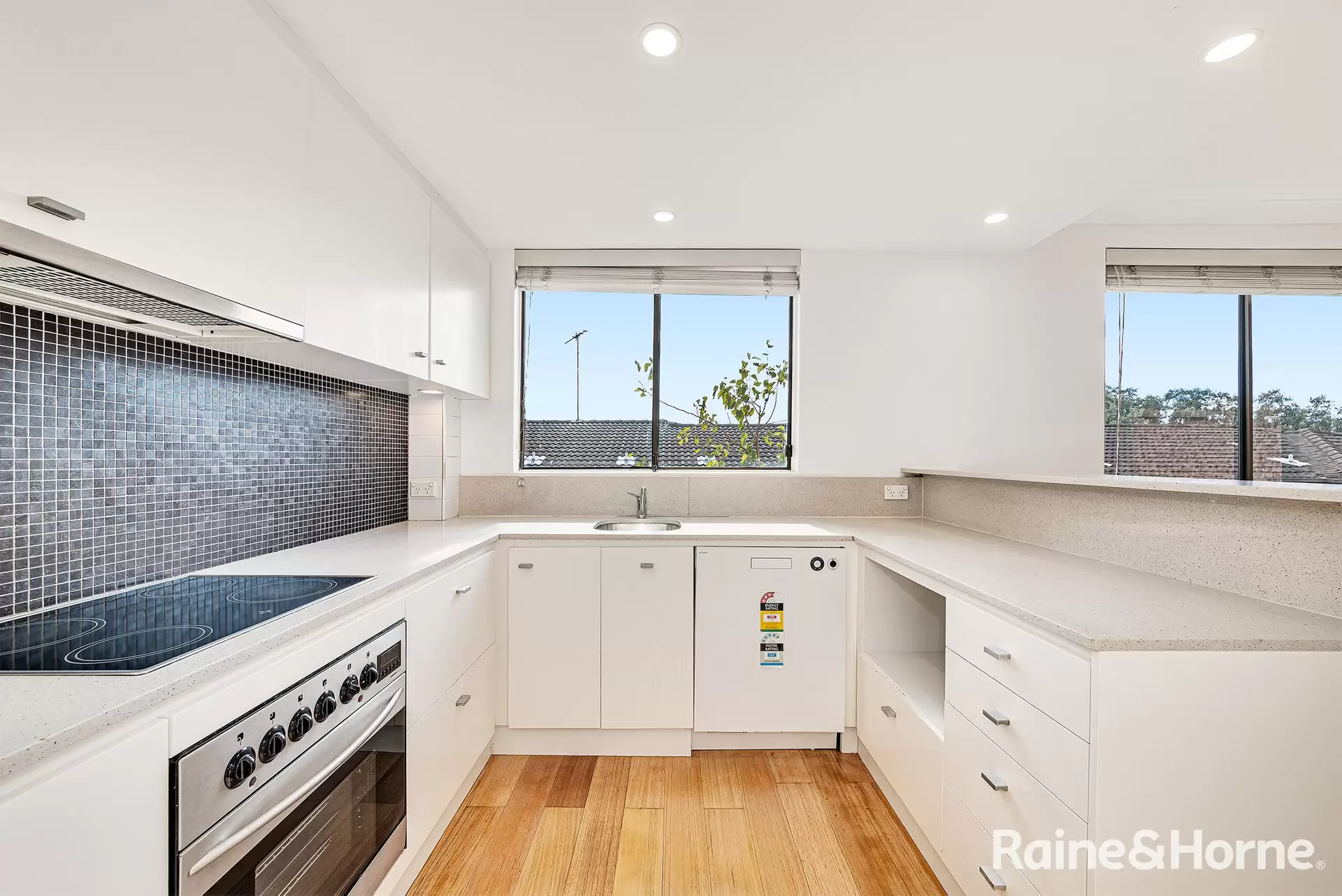 6/84 Melody Street, Coogee Leased by Raine & Horne Randwick | Coogee | Clovelly - image 1