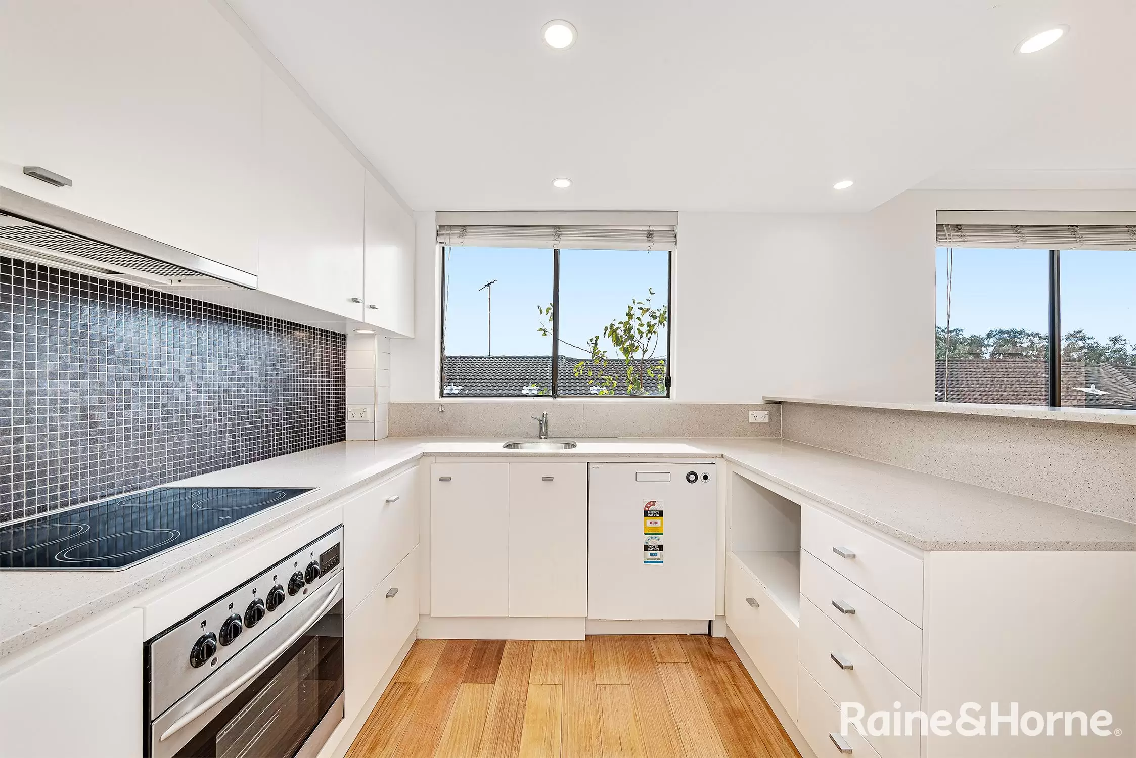 6/84 Melody Street, Coogee Leased by Raine & Horne Randwick | Coogee | Clovelly - image 2