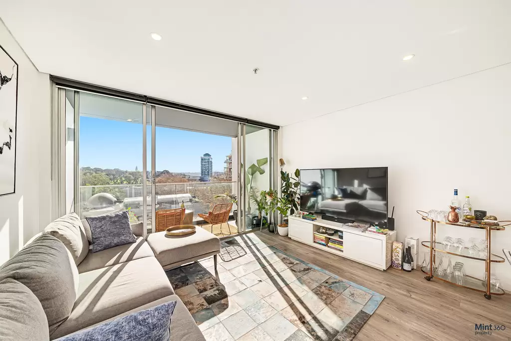 19/60-70 William Street, Woolloomooloo Leased by Raine & Horne Randwick | Coogee | Clovelly