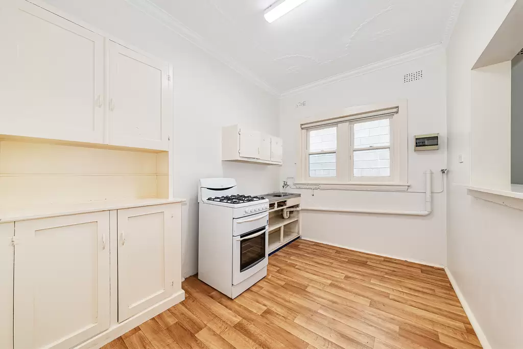 5/10 Ebley Street, Bondi Junction Leased by Raine & Horne Randwick | Coogee | Clovelly