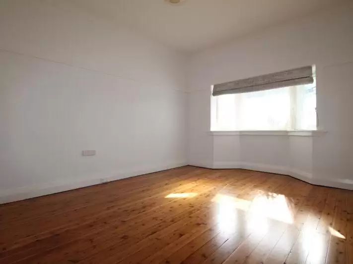 21 The Corso, Maroubra Leased by Raine & Horne Randwick | Coogee | Clovelly - image 1