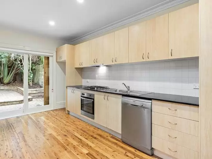 2 Brisbane Street, Bondi Junction Leased by Raine & Horne Randwick | Coogee | Clovelly - image 2