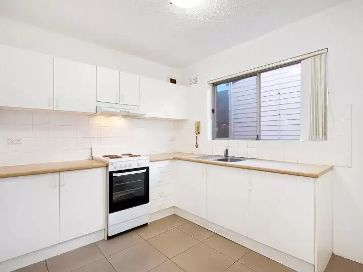2/5 St Luke Street, Randwick Leased by Raine & Horne Randwick | Coogee | Clovelly - image 1