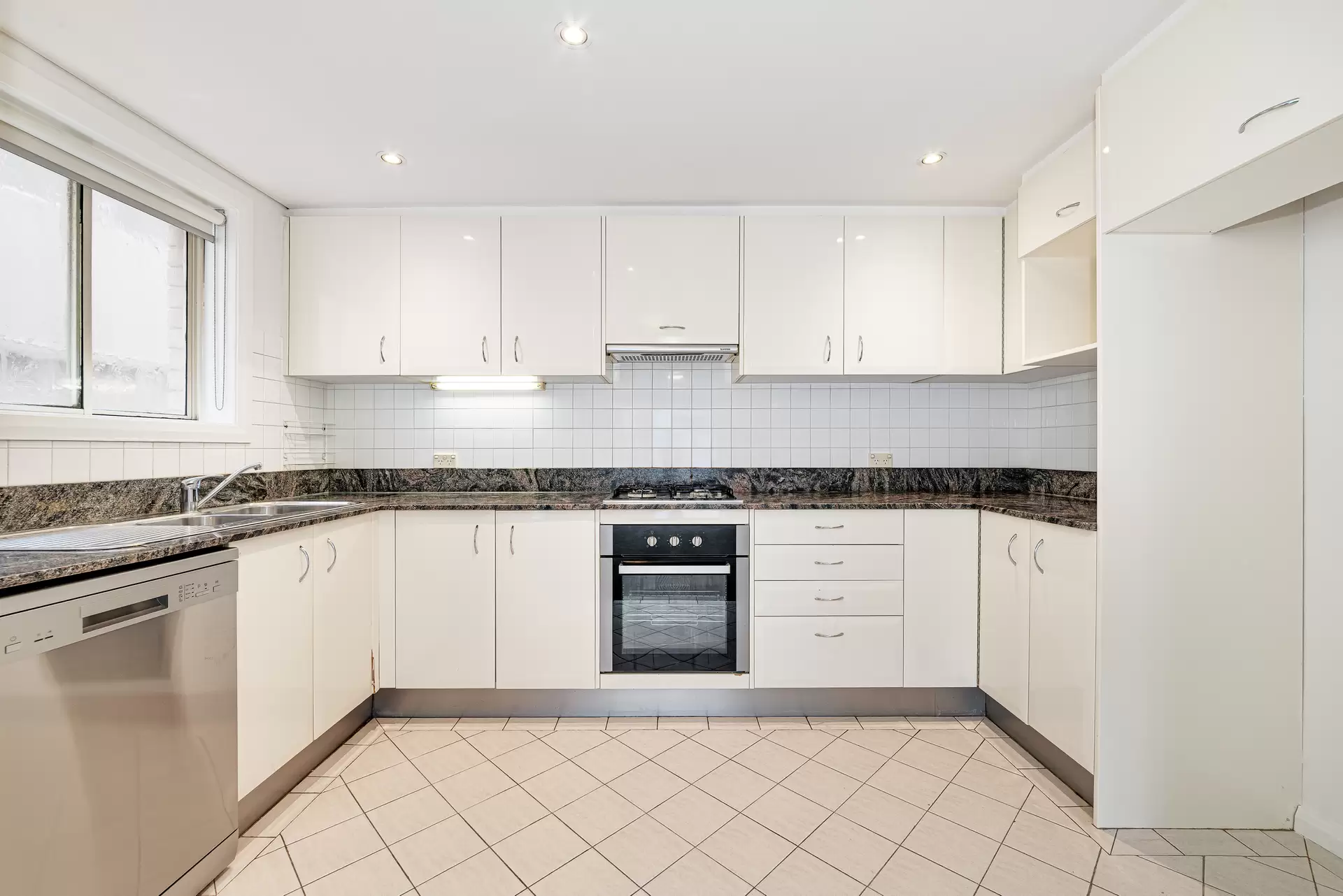 12/84 Bream Street, Coogee Leased by Raine & Horne Randwick | Coogee | Clovelly - image 1