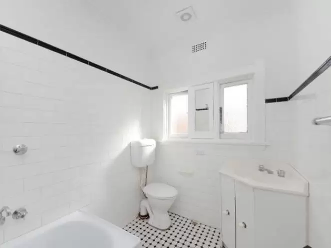 8/154 Beach Street, Coogee Leased by Raine & Horne Randwick | Coogee | Clovelly - image 3