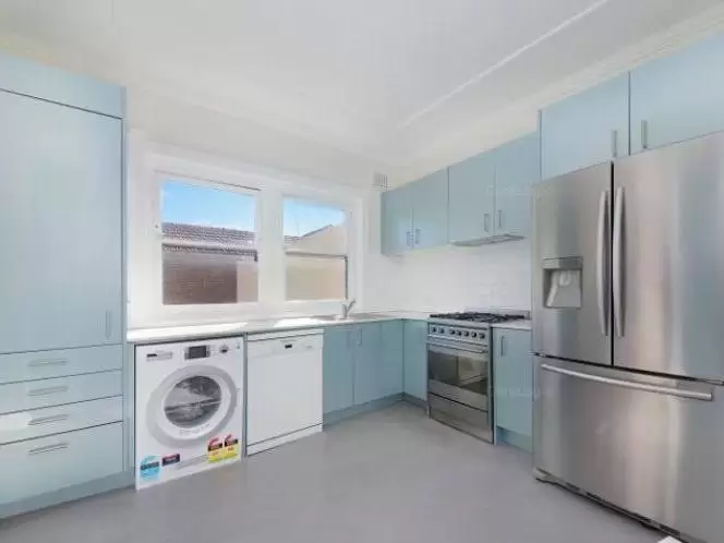 8/154 Beach Street, Coogee Leased by Raine & Horne Randwick | Coogee | Clovelly