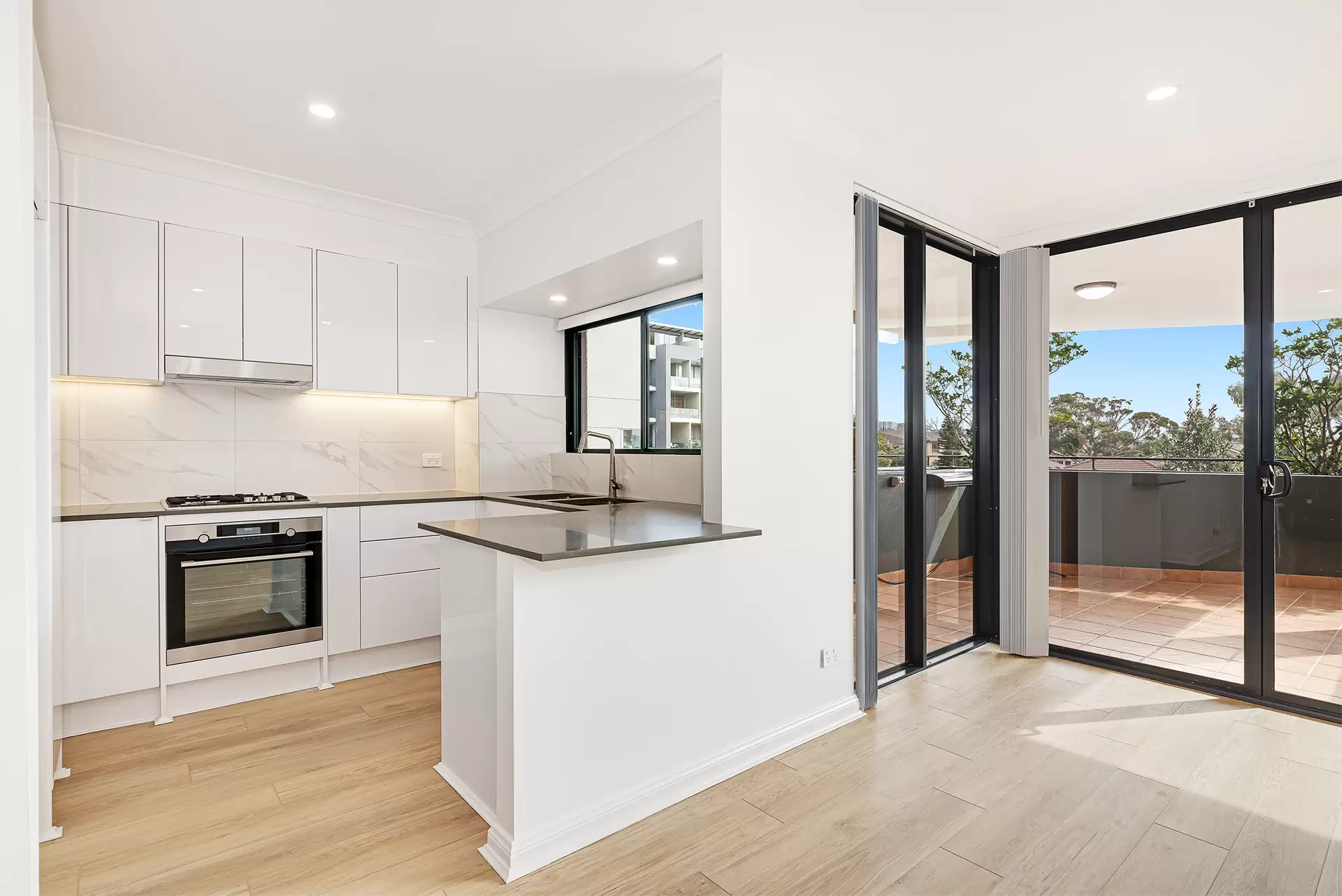 8/687-691 Anzac Parade, Maroubra Leased by Raine & Horne Randwick | Coogee | Clovelly - image 1