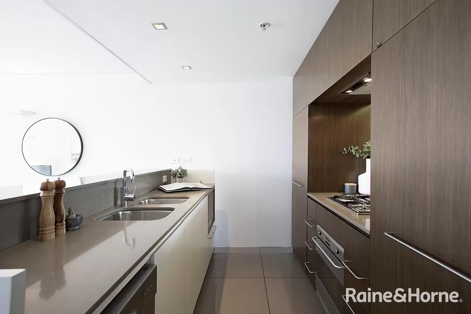 81/60-70 William Street, Woolloomooloo Leased by Raine & Horne Randwick | Coogee | Clovelly - image 3
