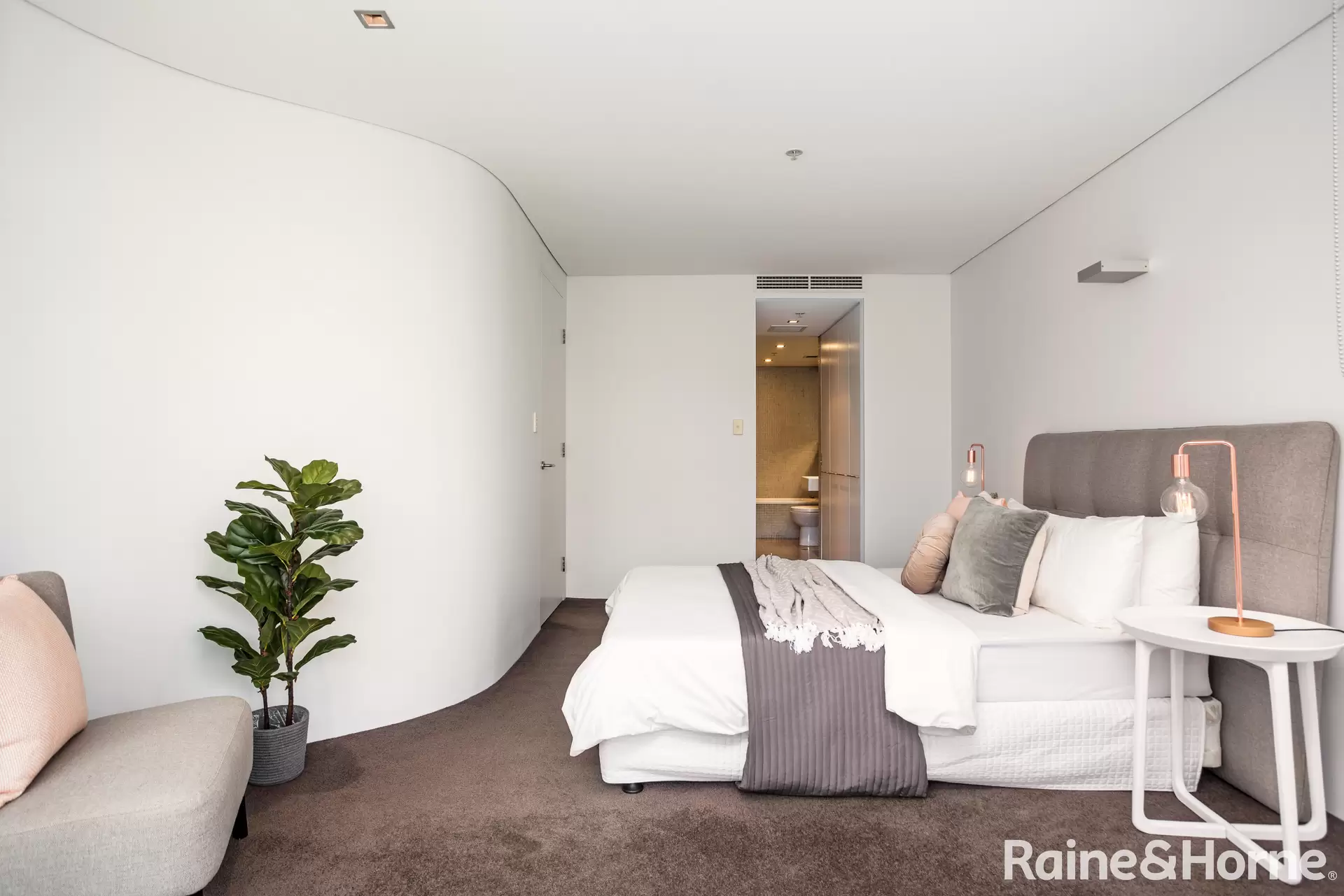 81/60-70 William Street, Woolloomooloo Leased by Raine & Horne Randwick | Coogee | Clovelly - image 1