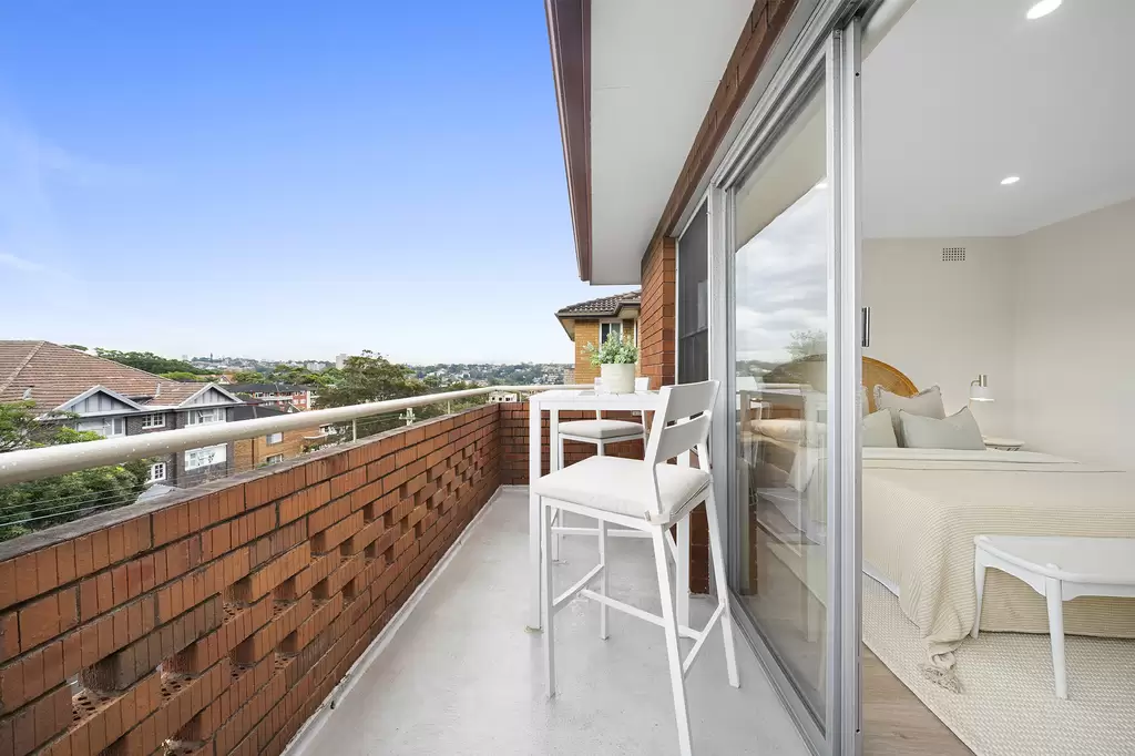 6/115 Mount Street, Coogee Sold by Raine & Horne Randwick | Coogee | Clovelly