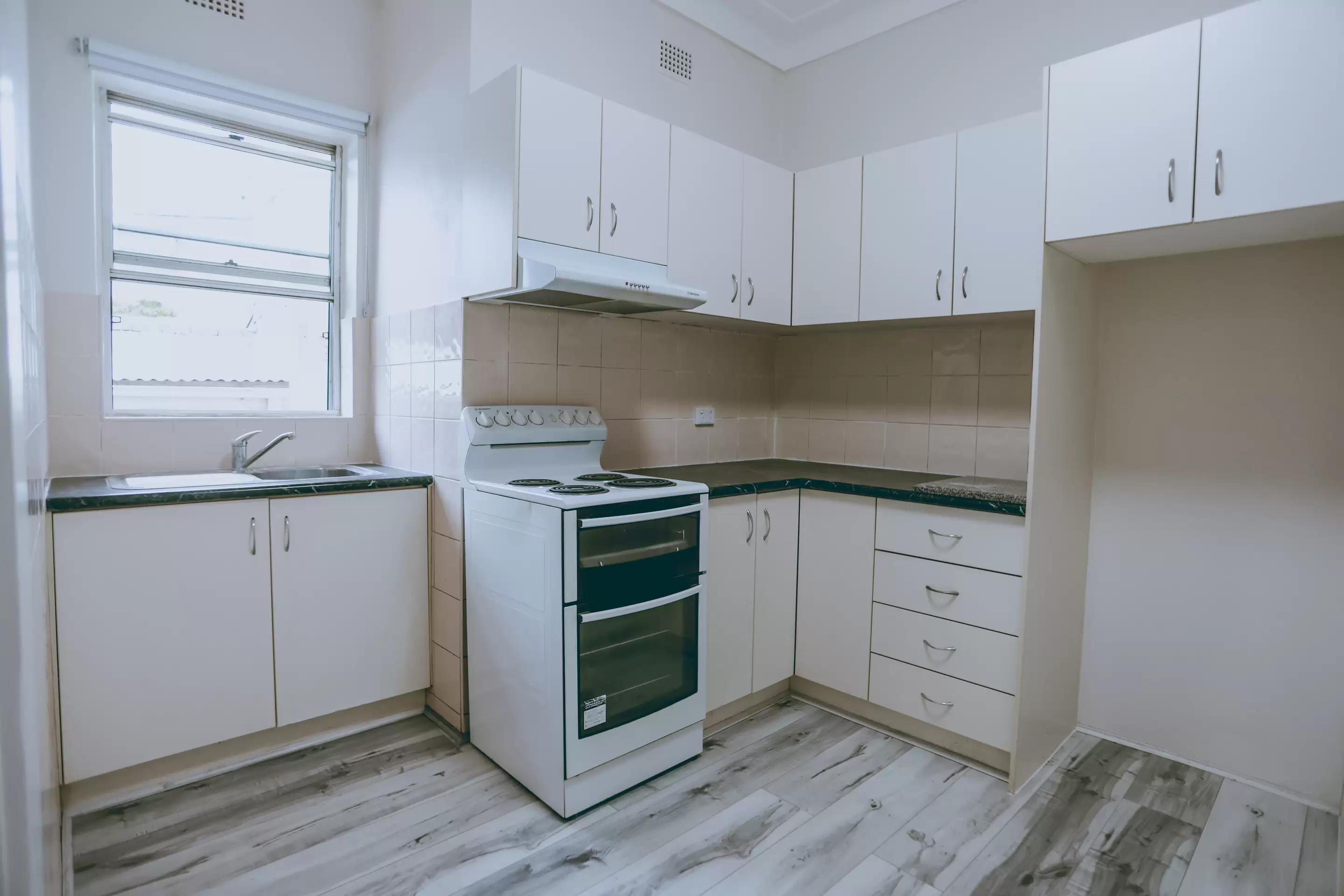 3/25 Mackenzie Street, Bondi Junction Leased by Raine & Horne Randwick | Coogee | Clovelly - image 4