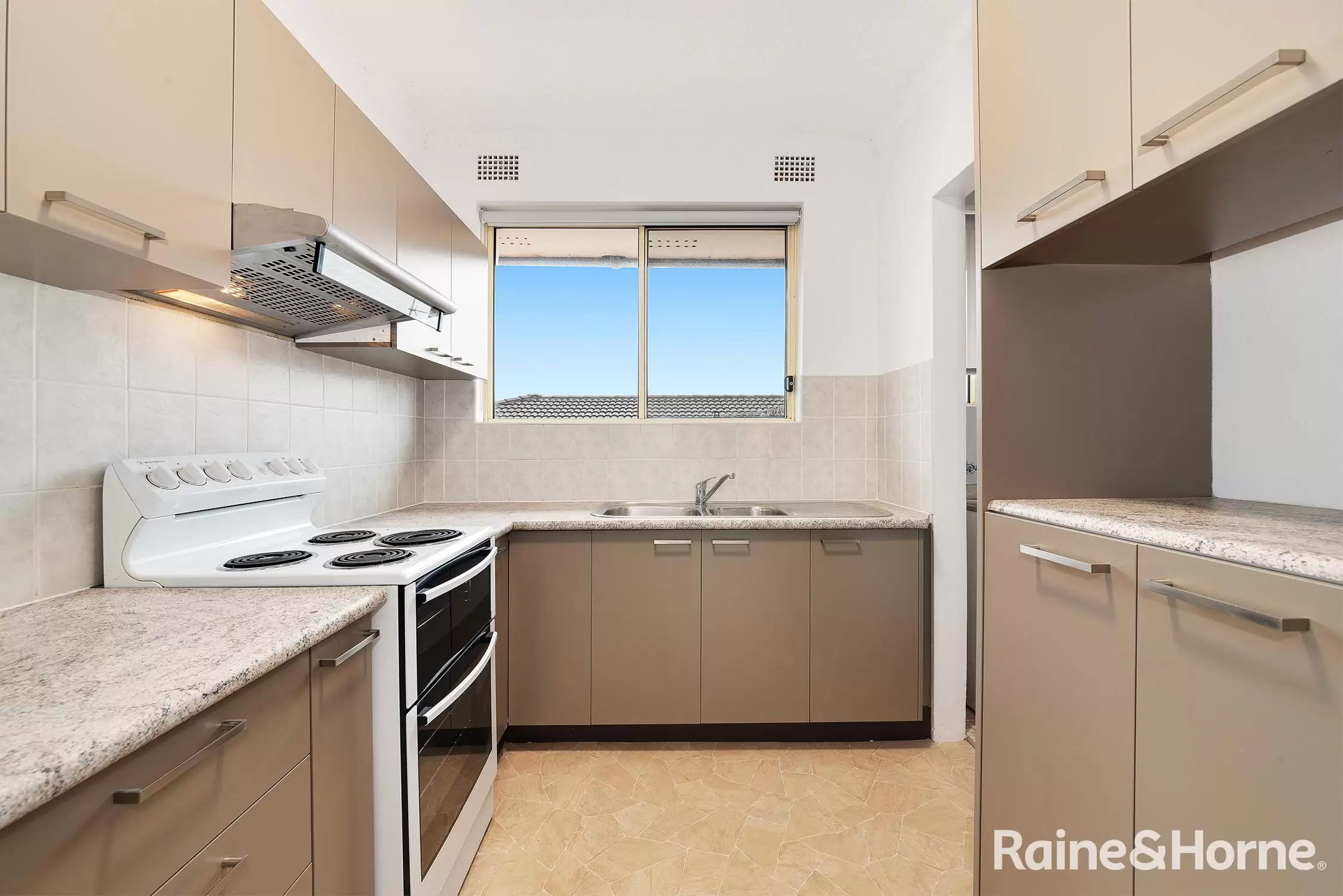 9/323 Maroubra Road, Maroubra Leased by Raine & Horne Randwick | Coogee | Clovelly - image 2
