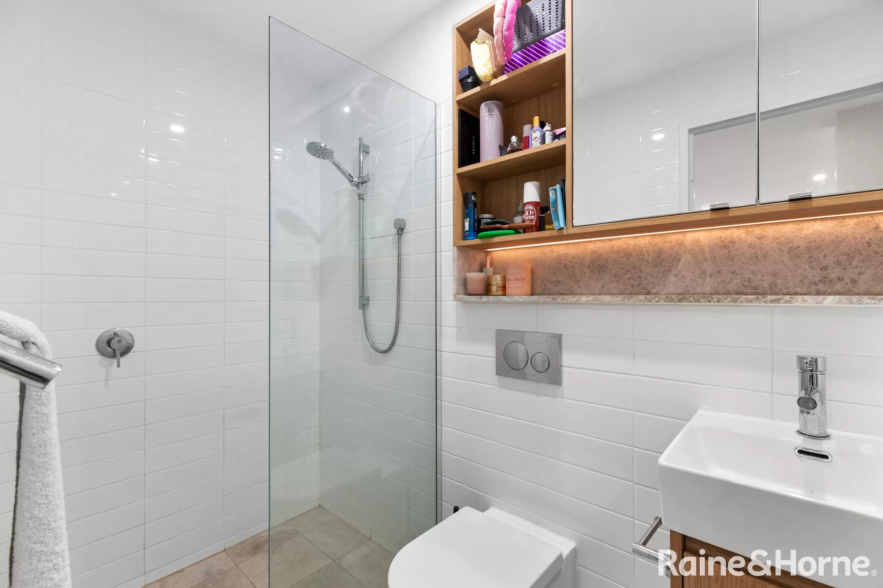 22/2-4 Lodge St, Hornsby Sold by Raine & Horne Randwick | Coogee | Clovelly - image 3