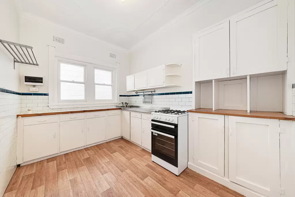 7/10 Ebley Street, Bondi Junction Leased by Raine & Horne Randwick | Coogee | Clovelly