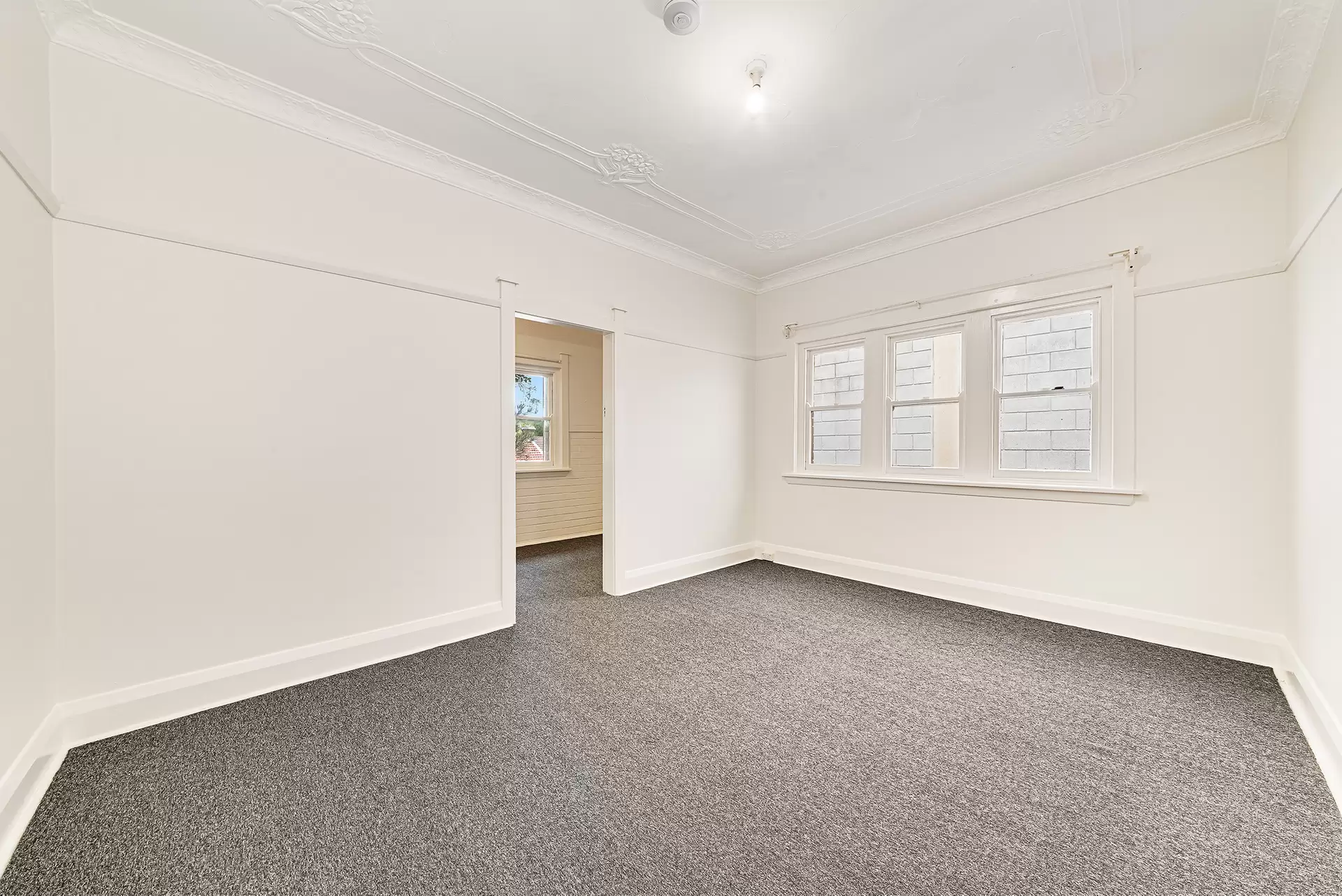 7/10 Ebley Street, Bondi Junction Leased by Raine & Horne Randwick | Coogee | Clovelly - image 1