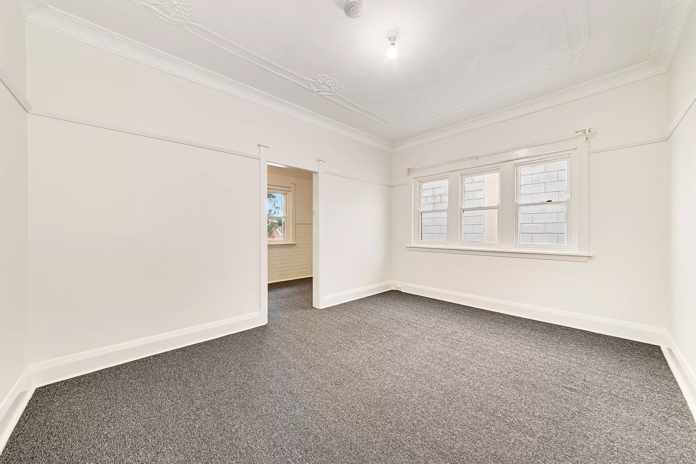 7/10 Ebley Street, Bondi Junction Leased by Raine & Horne Randwick | Coogee | Clovelly - image 3