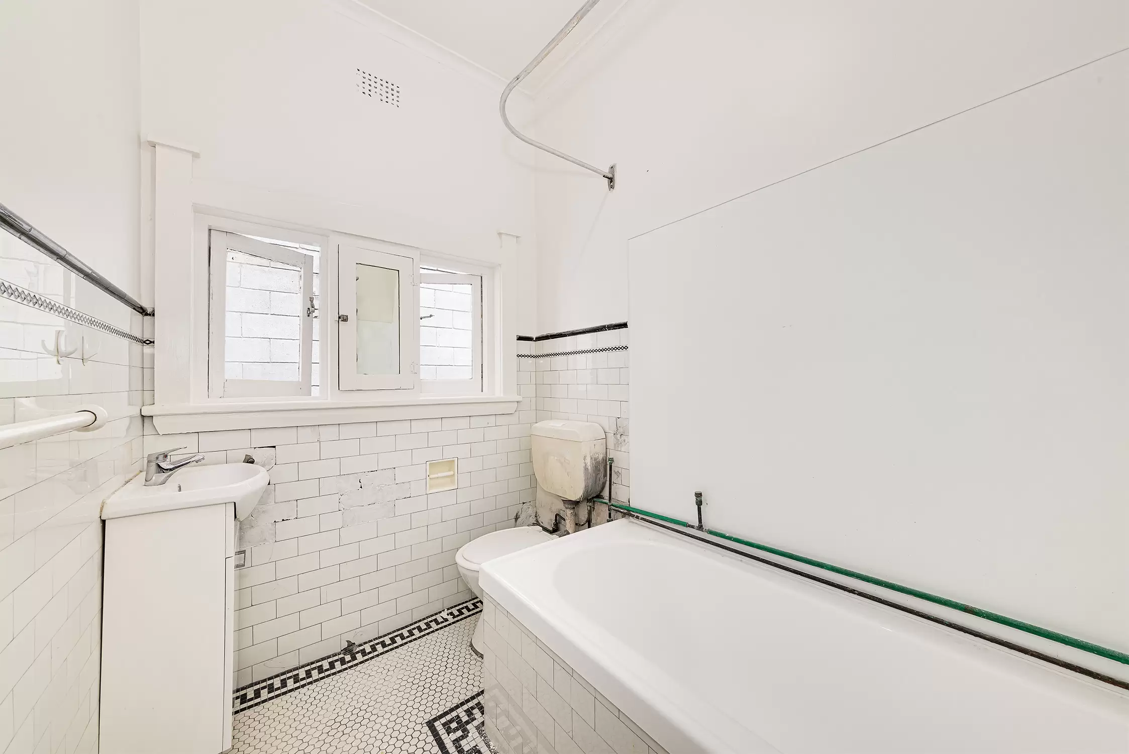 7/10 Ebley Street, Bondi Junction Leased by Raine & Horne Randwick | Coogee | Clovelly - image 5