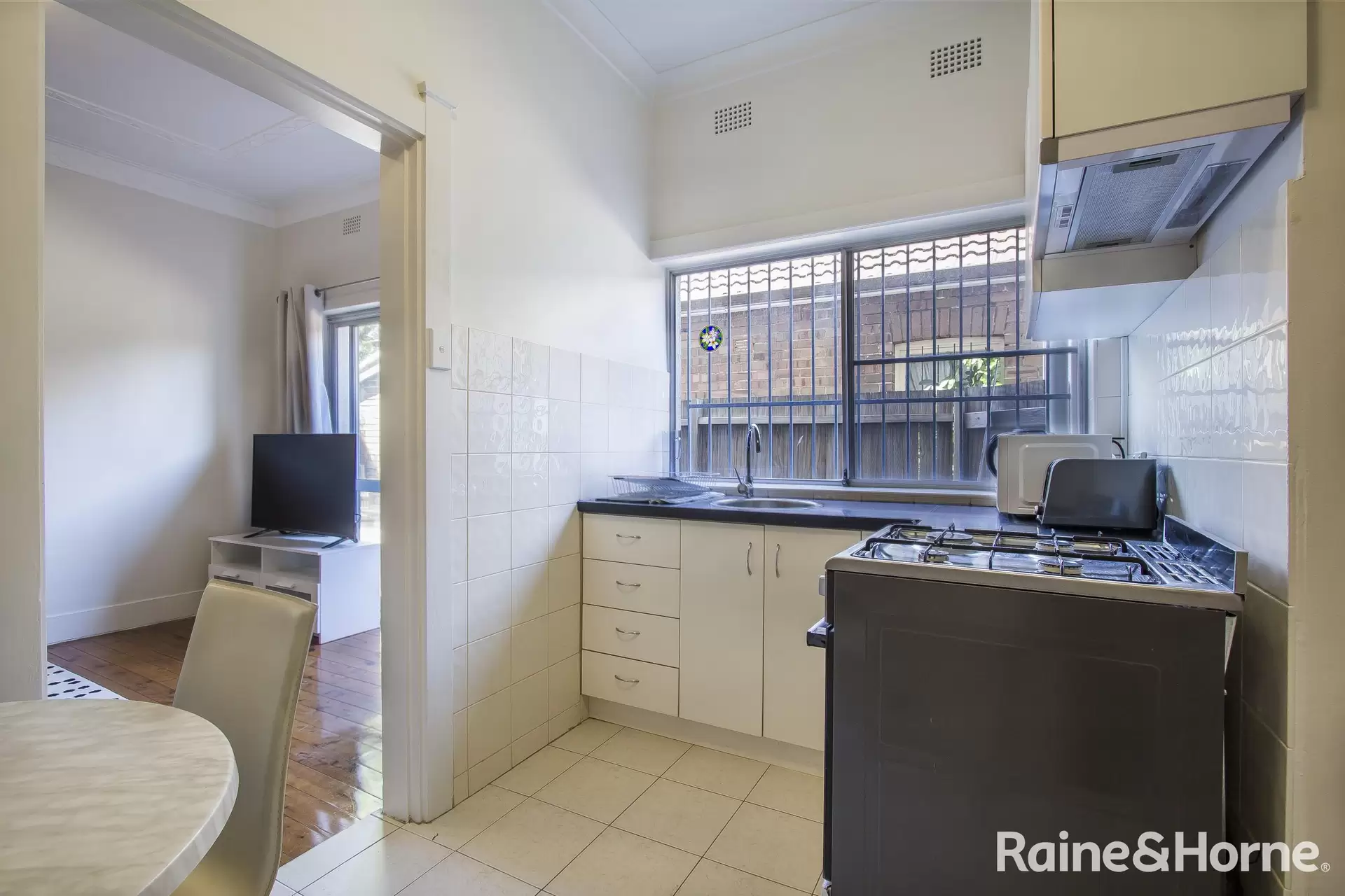6/25 Mackenzie Street, Bondi Junction Leased by Raine & Horne Randwick | Coogee | Clovelly - image 1