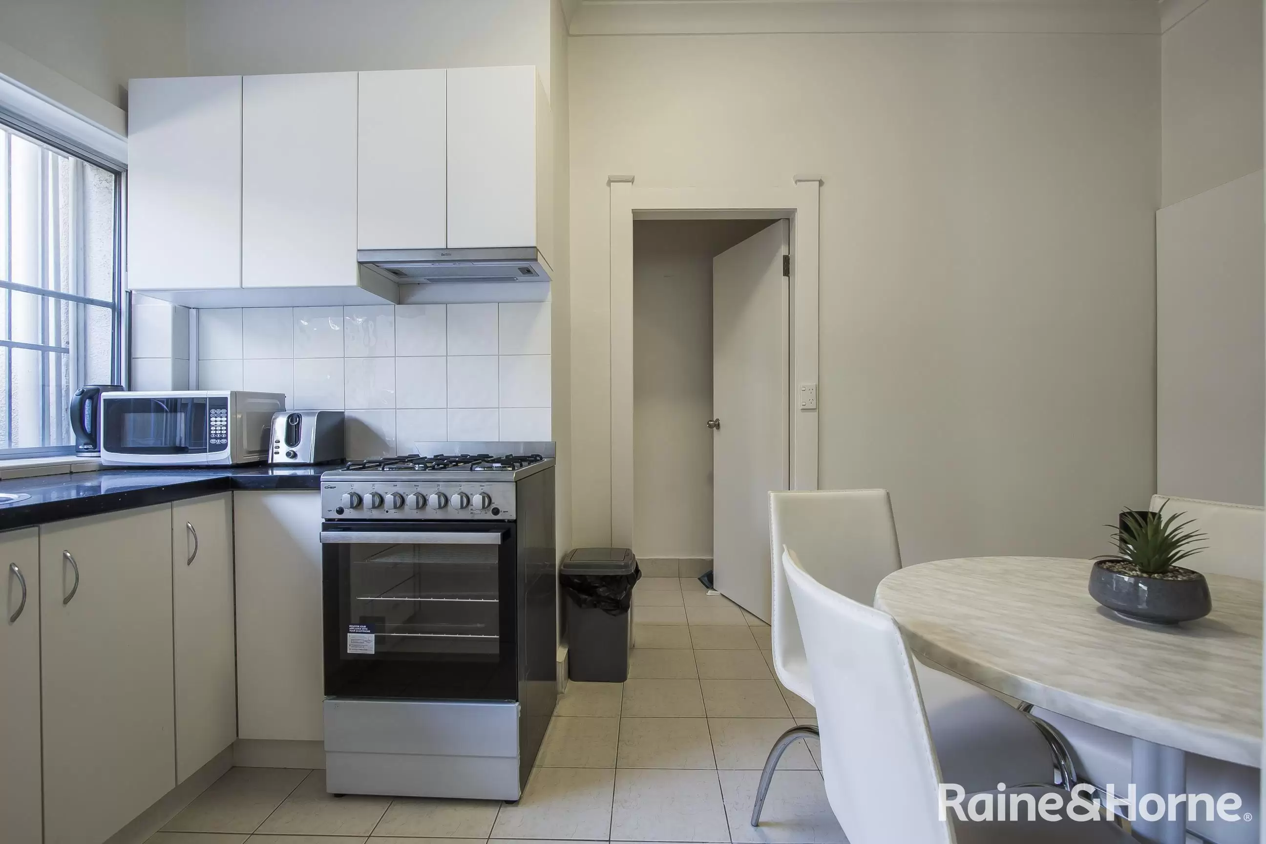 6/25 Mackenzie Street, Bondi Junction Leased by Raine & Horne Randwick | Coogee | Clovelly - image 3