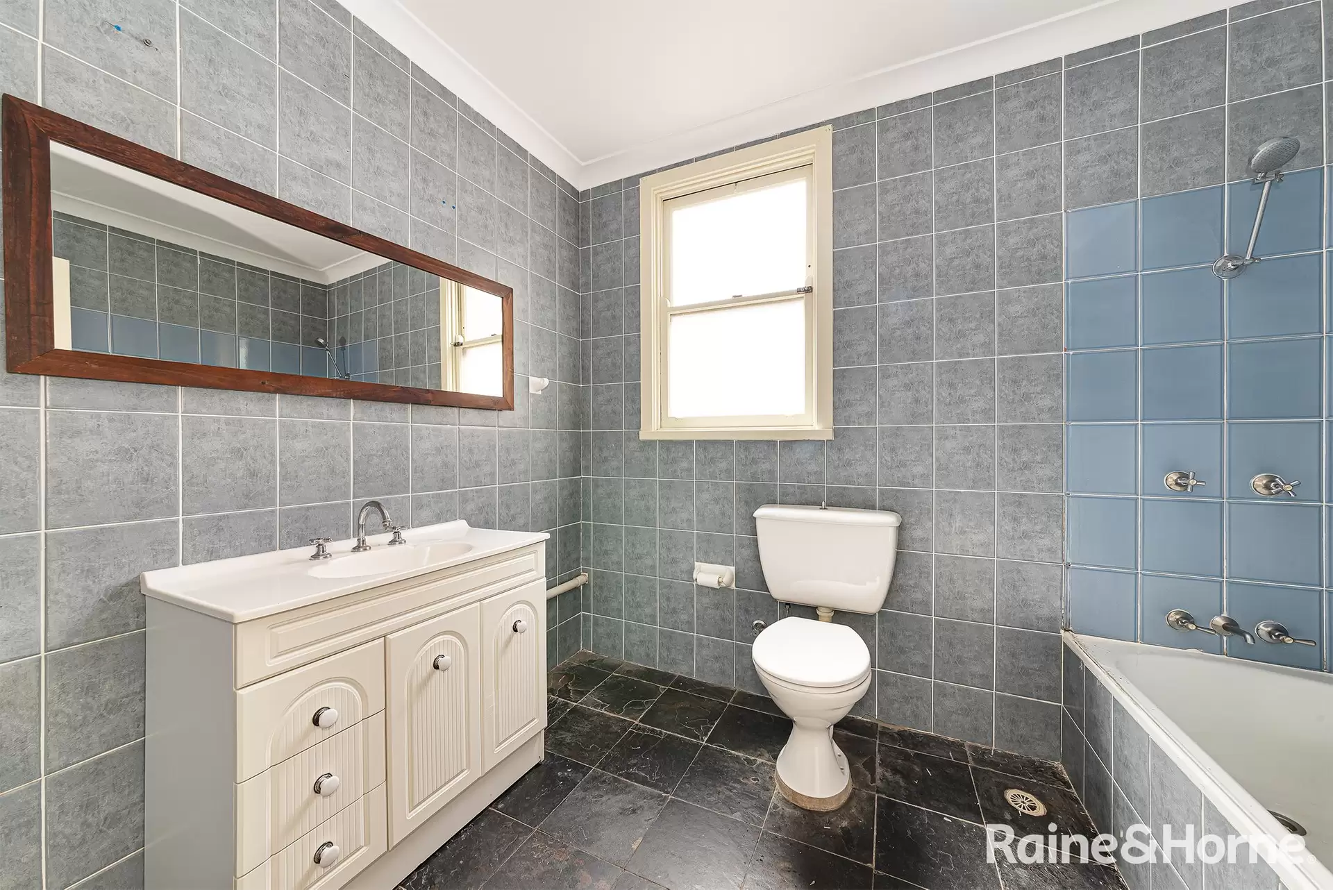 103 Womerah Avenue, Darlinghurst Leased by Raine & Horne Randwick | Coogee | Clovelly - image 1
