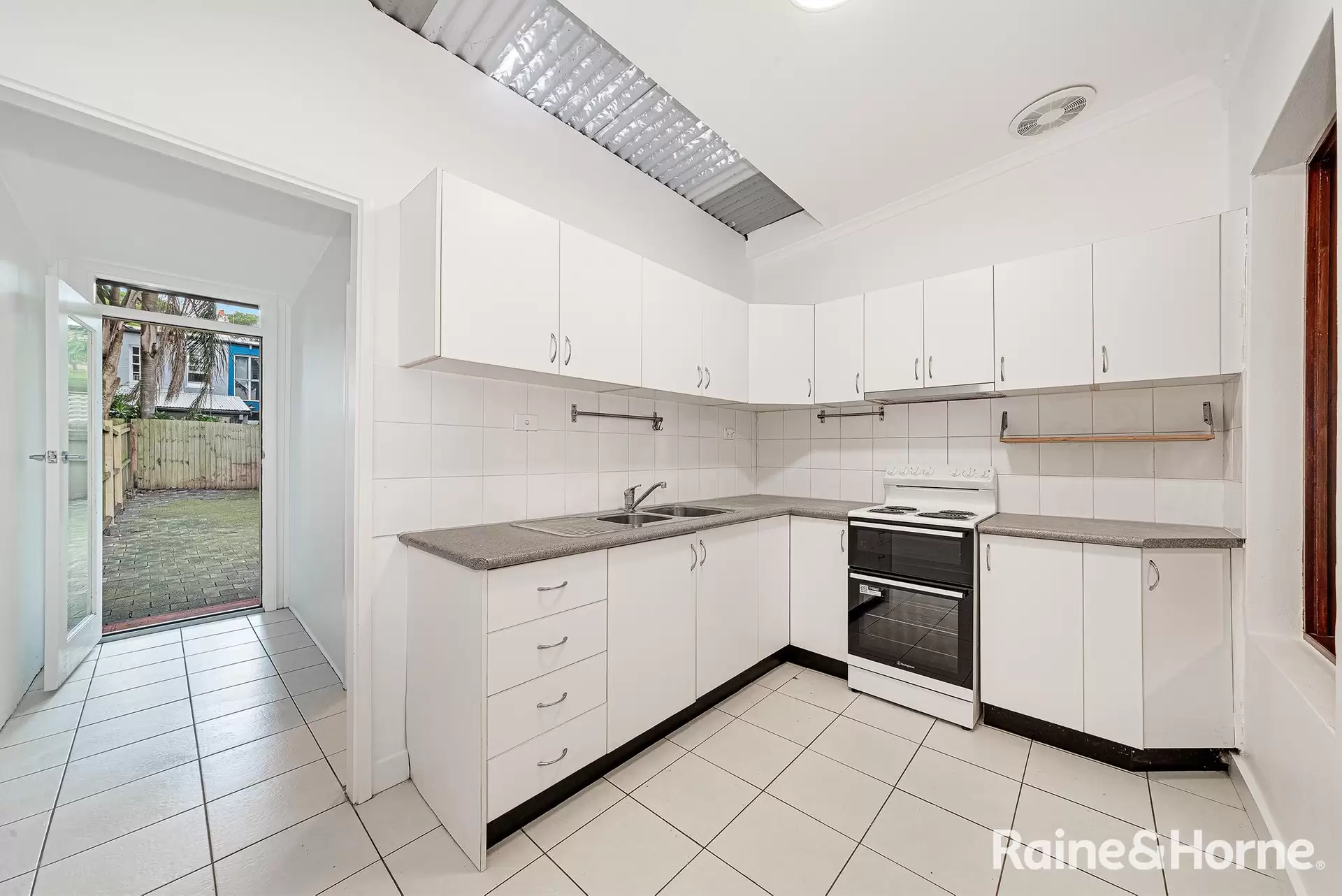 122 Simmons Street, Enmore Leased by Raine & Horne Randwick | Coogee | Clovelly - image 1