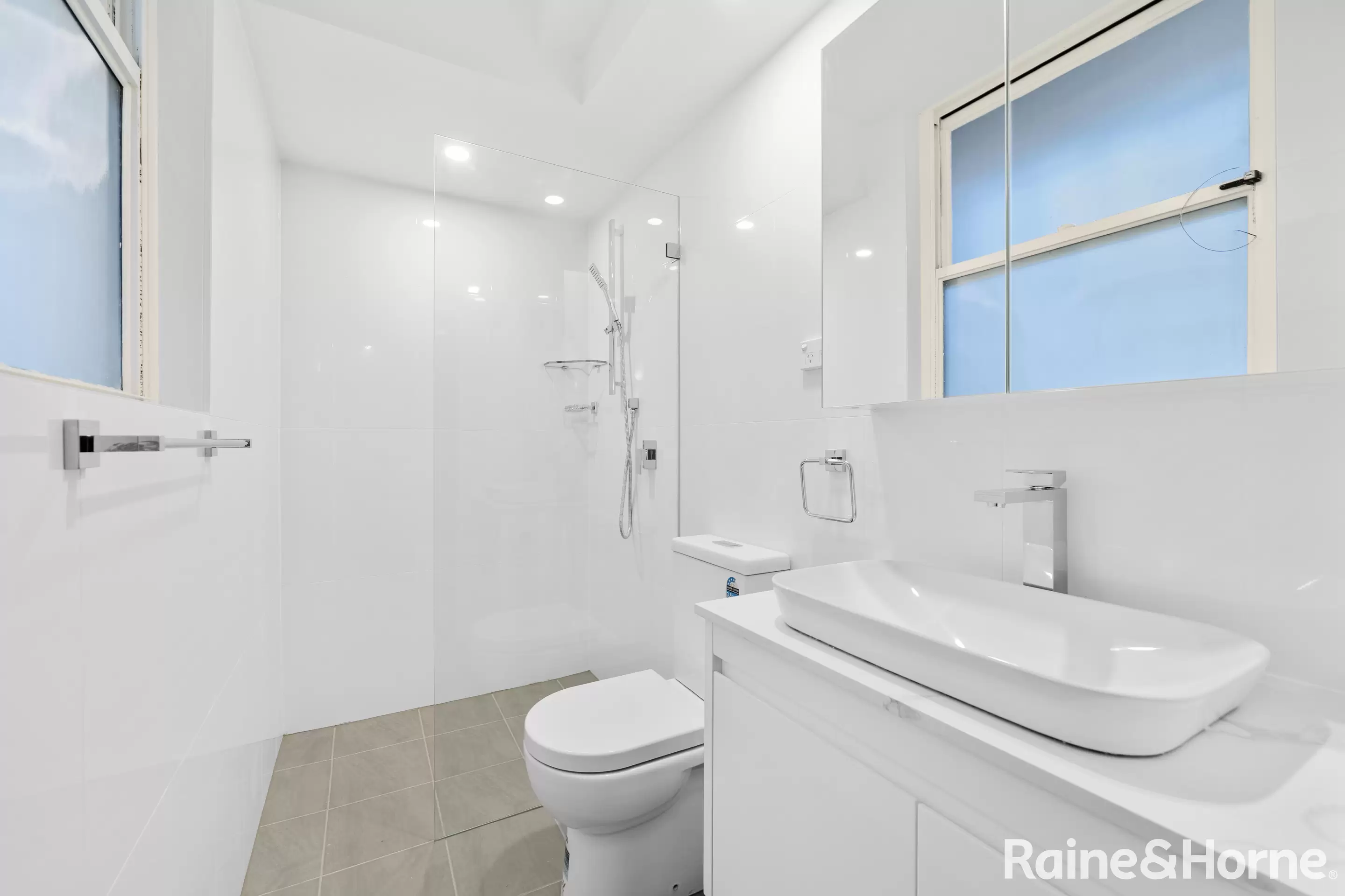 191/27 Park Street, Sydney For Sale by Raine & Horne Randwick | Coogee | Clovelly - image 4