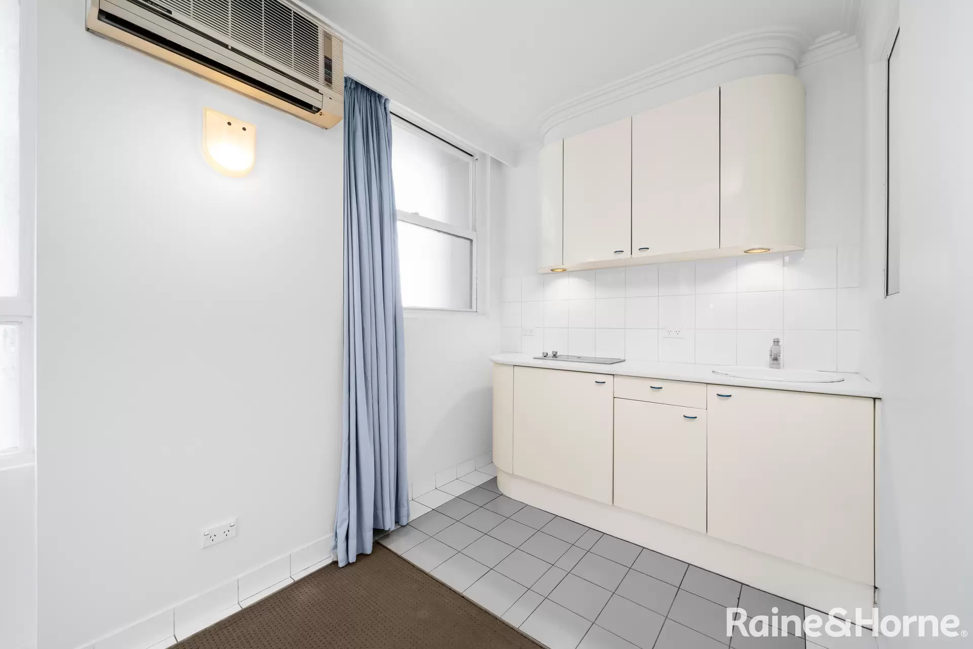 192/27 Park Street, Sydney Sold by Raine & Horne Randwick | Coogee | Clovelly - image 1