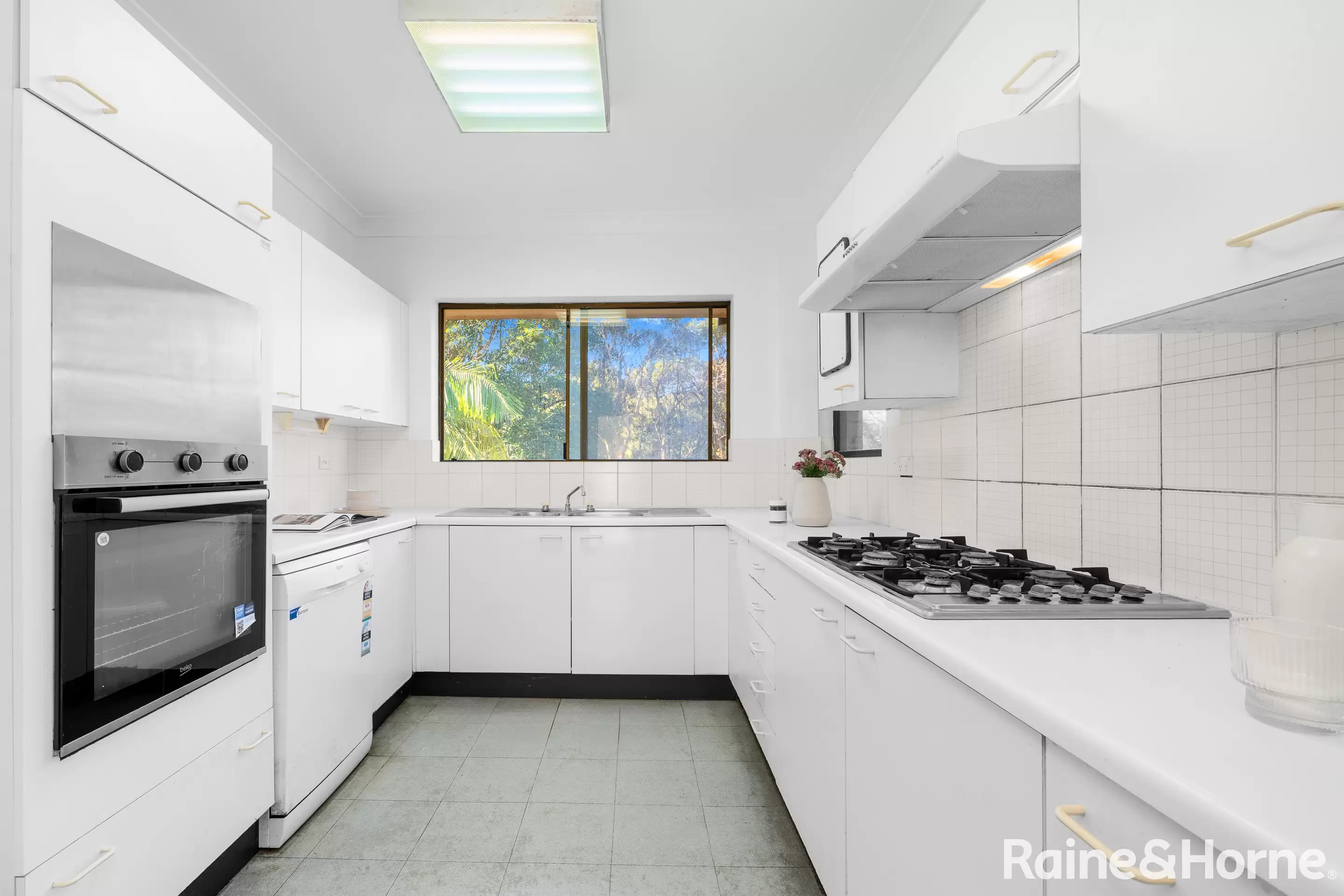 25/43A St Marks Road, Randwick Sold by Raine & Horne Randwick | Coogee | Clovelly - image 2