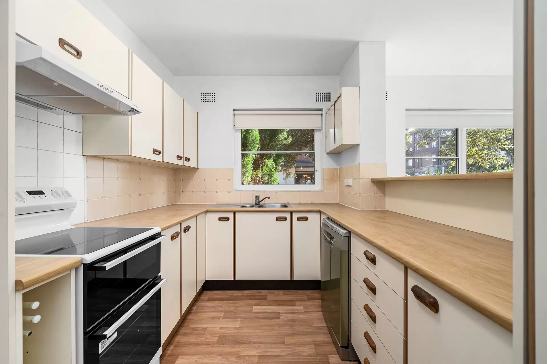 1/2 Carr Street, Coogee Leased by Raine & Horne Randwick | Coogee | Clovelly - image 1