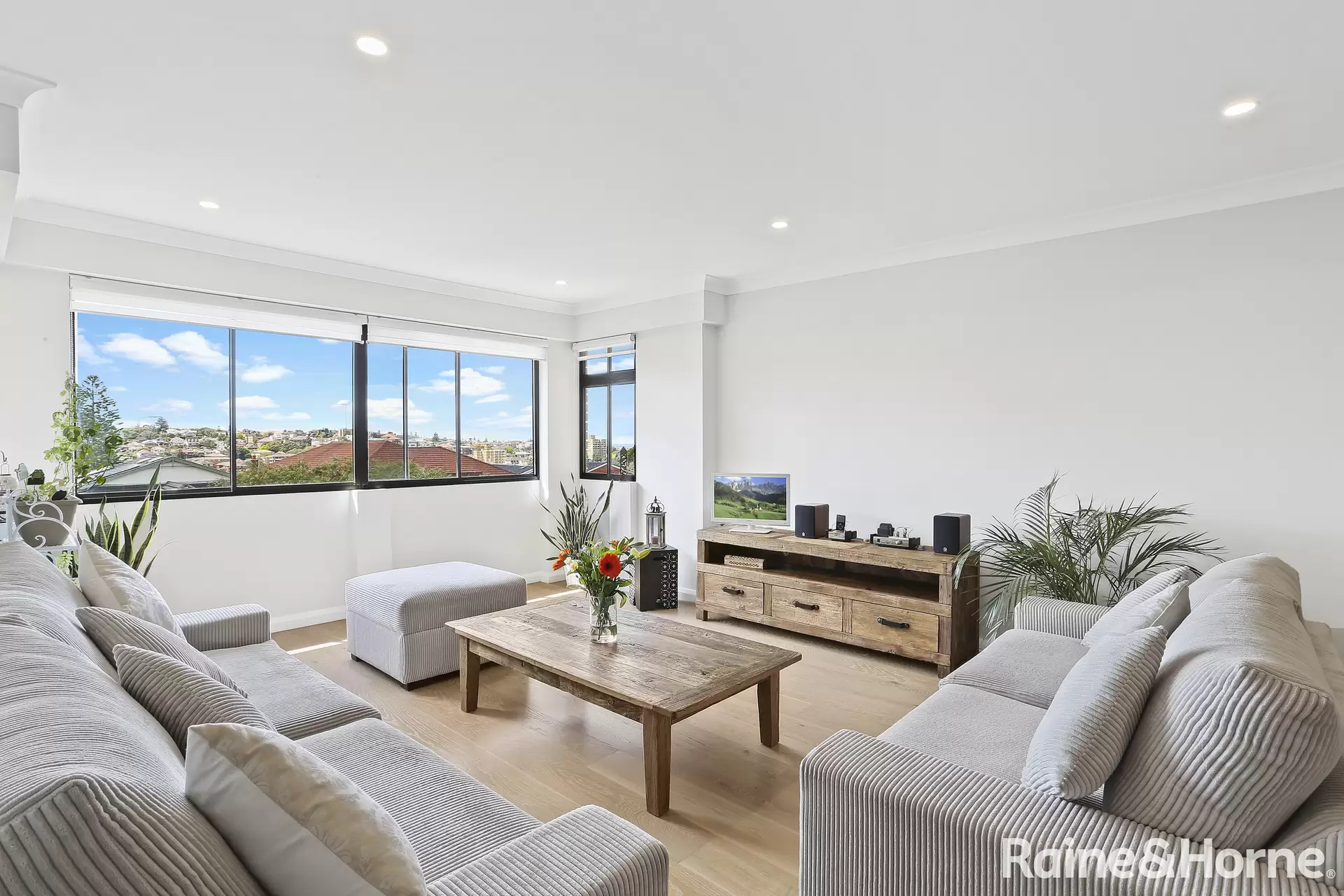 11/20 Carr Street, Coogee Leased by Raine & Horne Randwick | Coogee | Clovelly - image 1