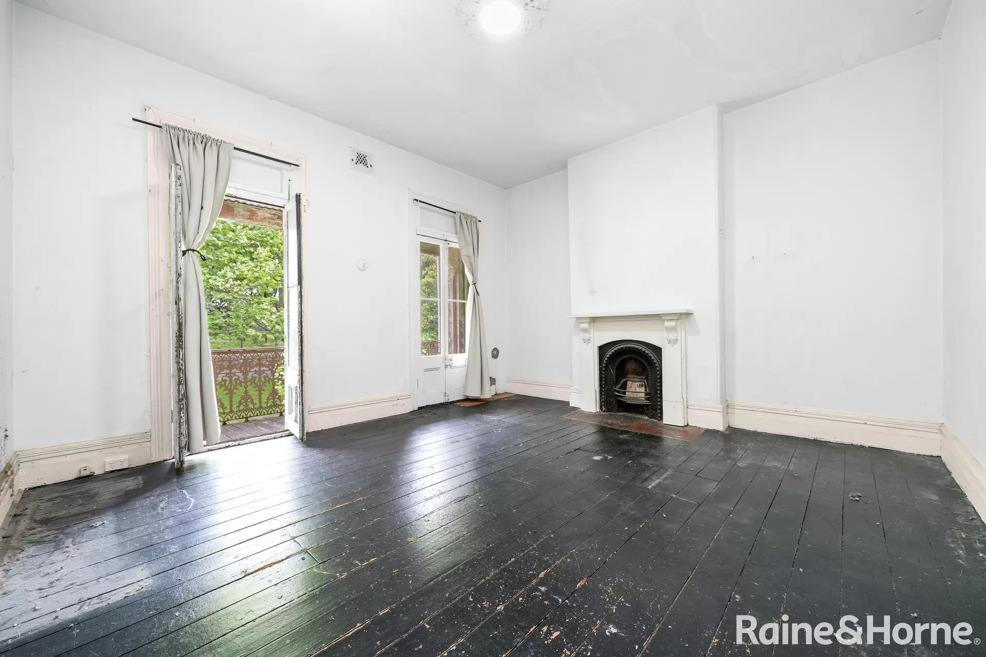 106 Oxford Street, Woollahra Sold by Raine & Horne Randwick | Coogee | Clovelly - image 1