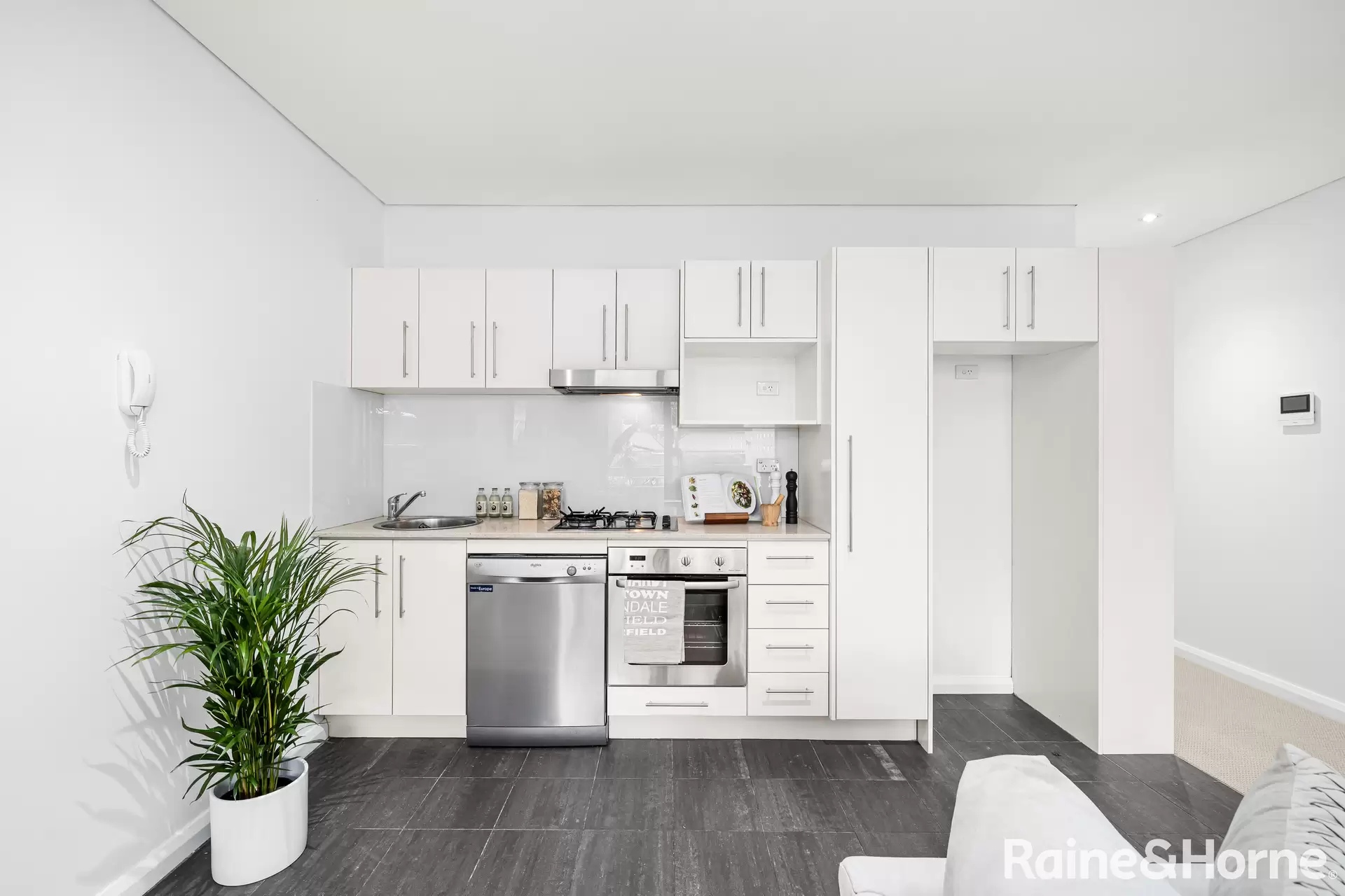 6/34 Avoca Street, Randwick Sold by Raine & Horne Randwick | Coogee | Clovelly - image 1
