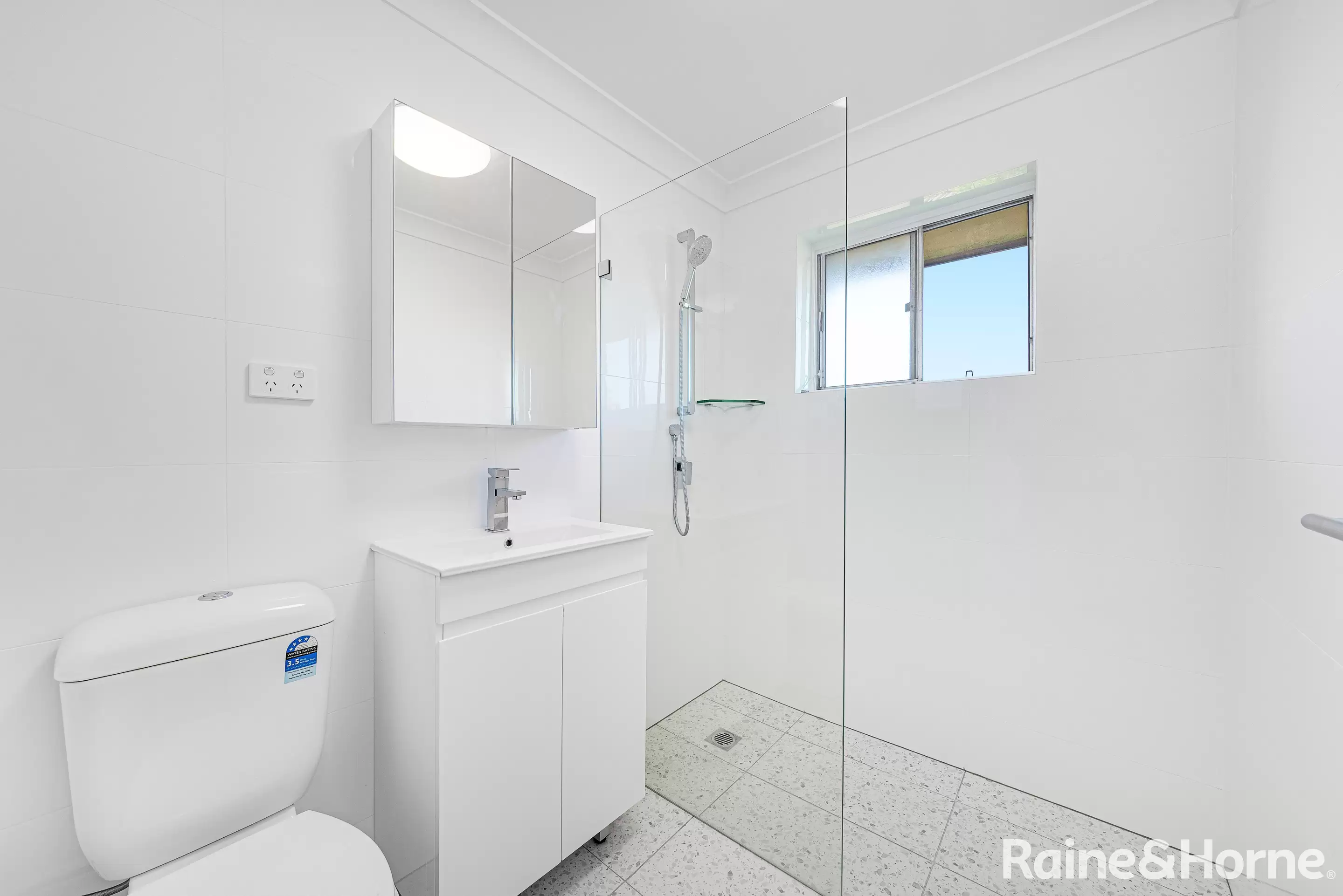 11/4 James Place, Hillsdale Leased by Raine & Horne Randwick | Coogee | Clovelly - image 4