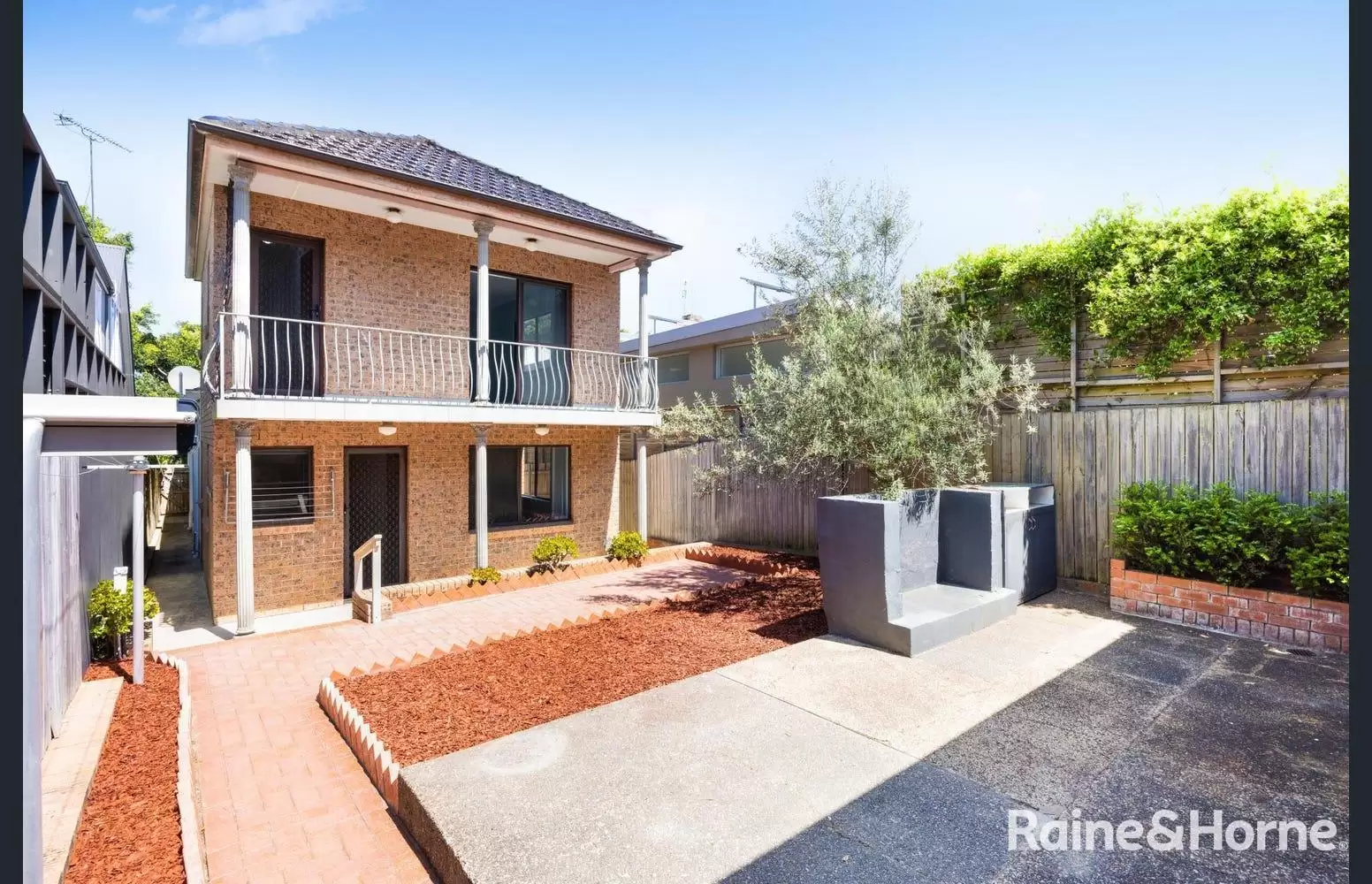 1/52 Chesterfield Parade, Bronte Leased by Raine & Horne Randwick | Coogee | Clovelly - image 1