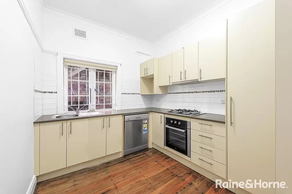 2/122 Brook Street, Coogee Leased by Raine & Horne Randwick | Coogee | Clovelly