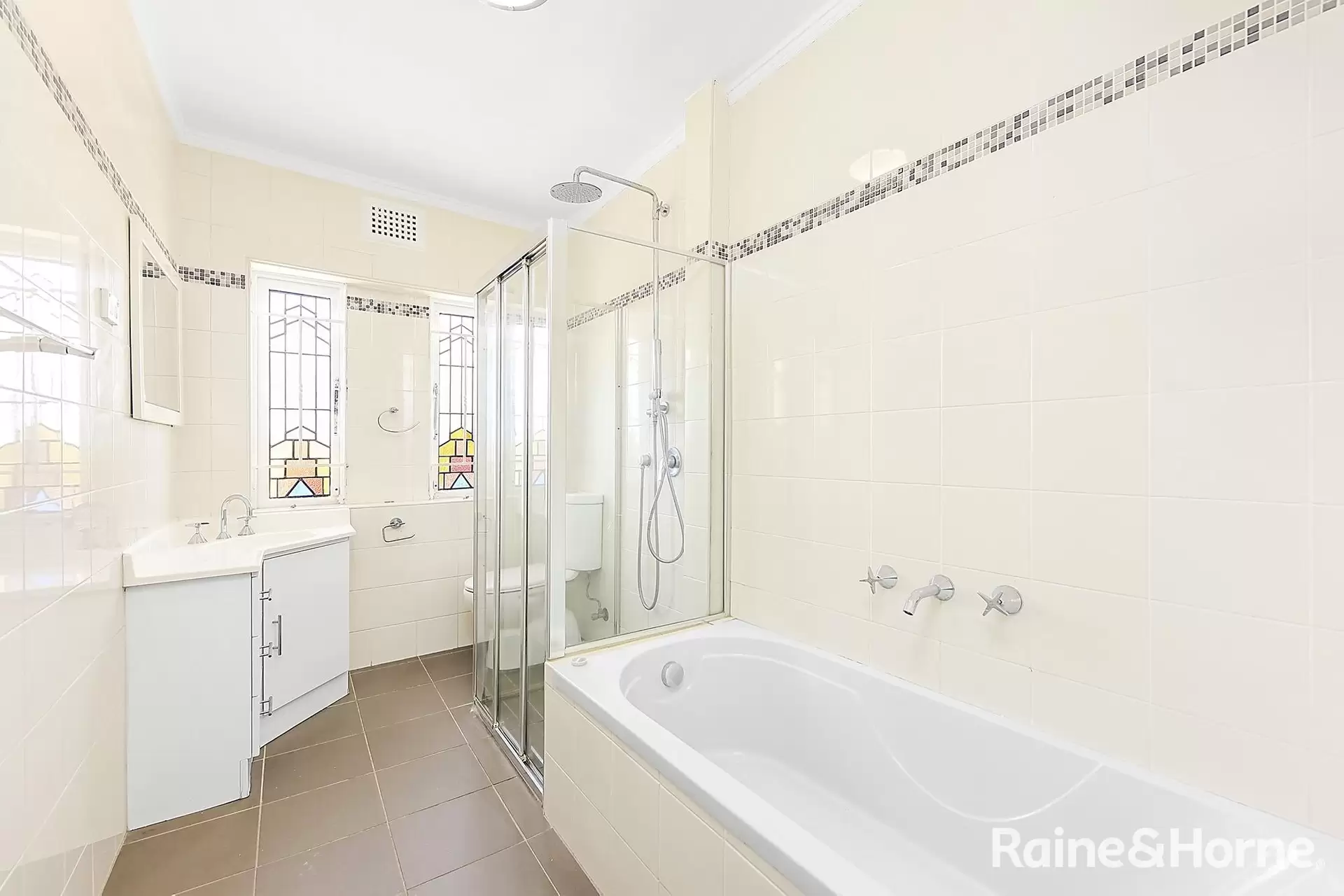 2/122 Brook Street, Coogee Leased by Raine & Horne Randwick | Coogee | Clovelly - image 1
