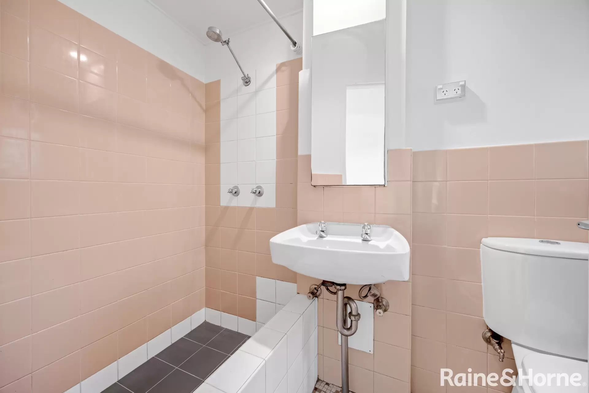 4/122-130 Arthur Street, Surry Hills Leased by Raine & Horne Randwick | Coogee | Clovelly - image 1