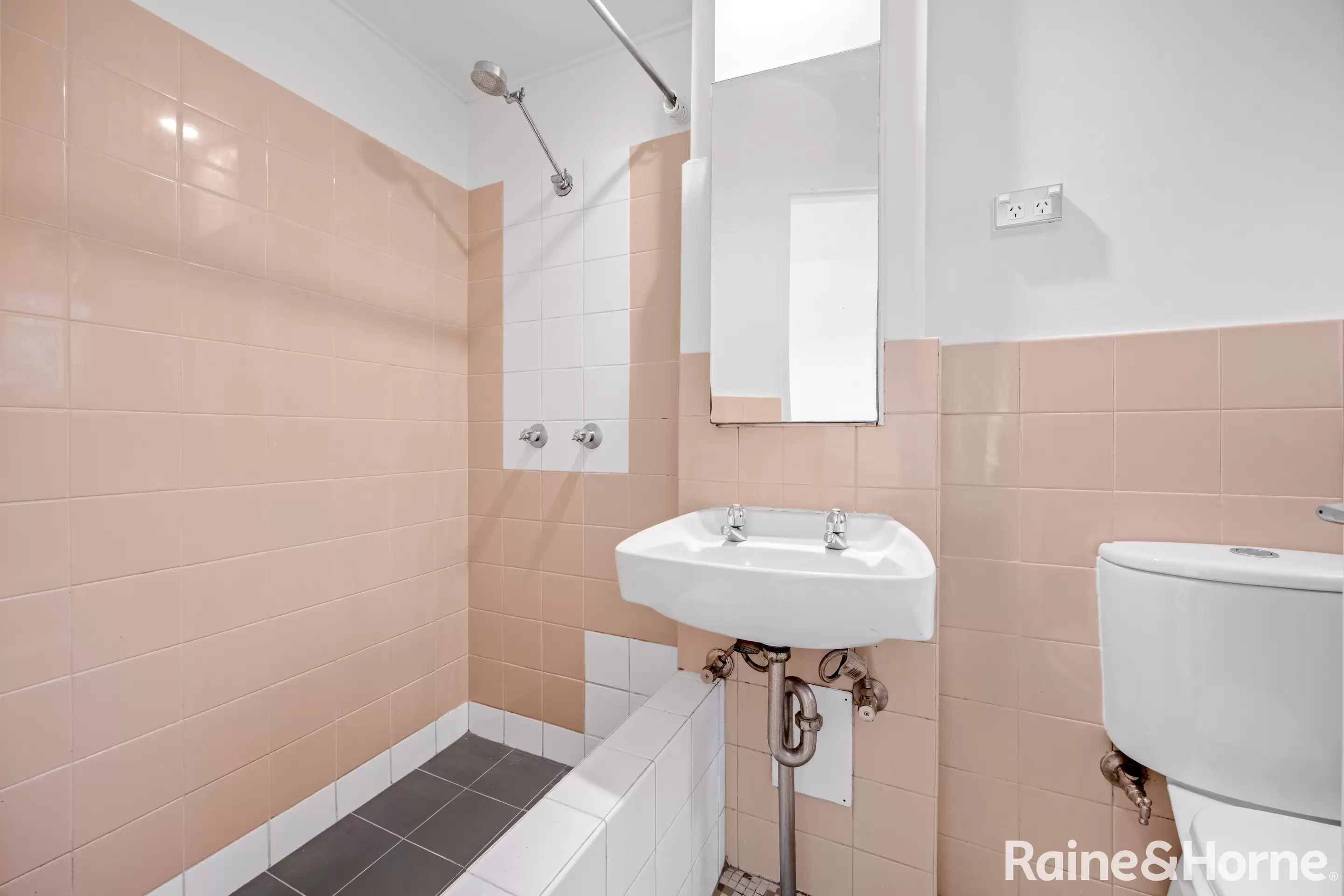 4/122-130 Arthur Street, Surry Hills Leased by Raine & Horne Randwick | Coogee | Clovelly - image 4