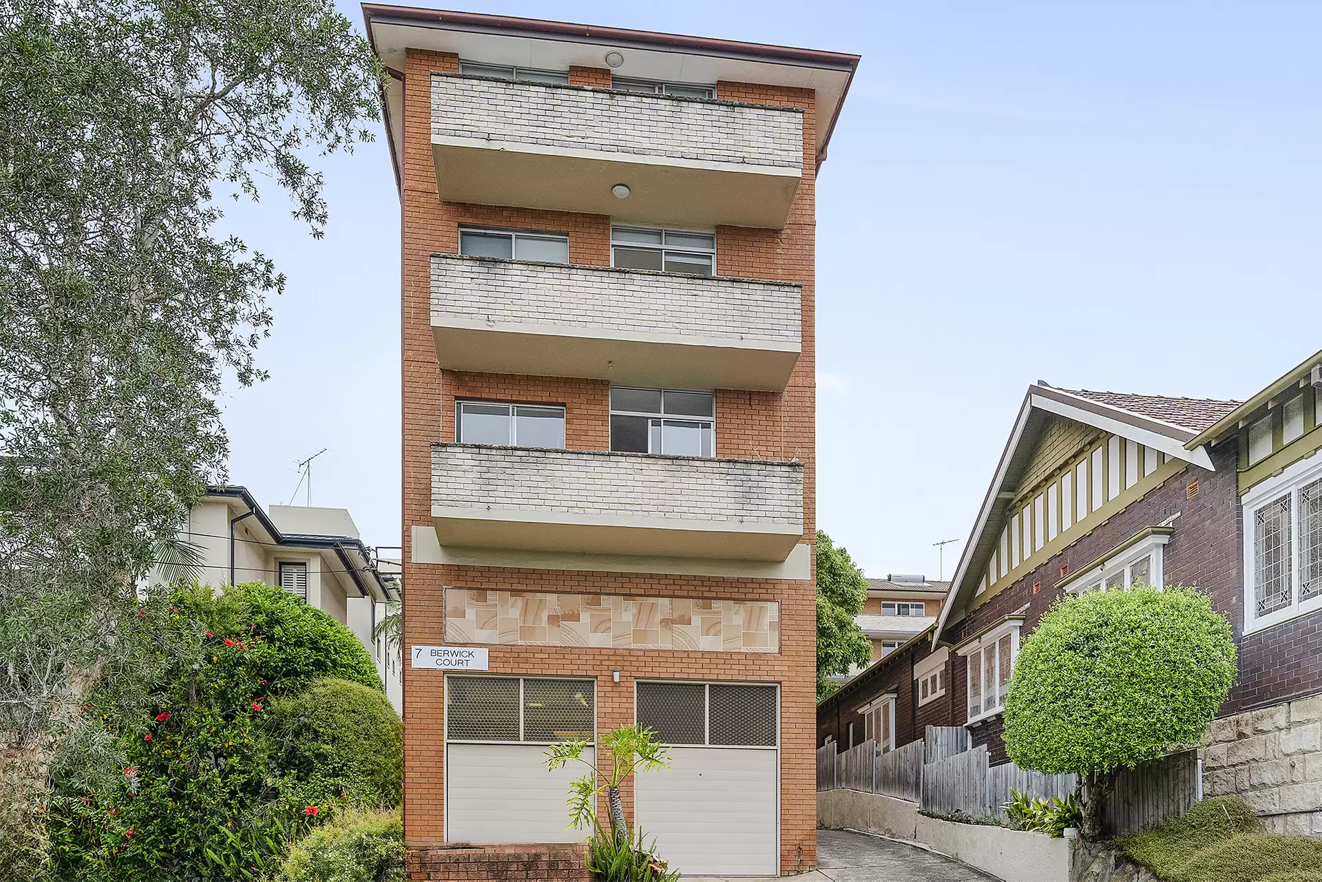 2/7 Berwick Street, Coogee Leased by Raine & Horne Randwick | Coogee | Clovelly - image 1